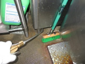 大阪市北区　イタリアンバル　ゴキブリ駆除　厨房　薬剤処理
